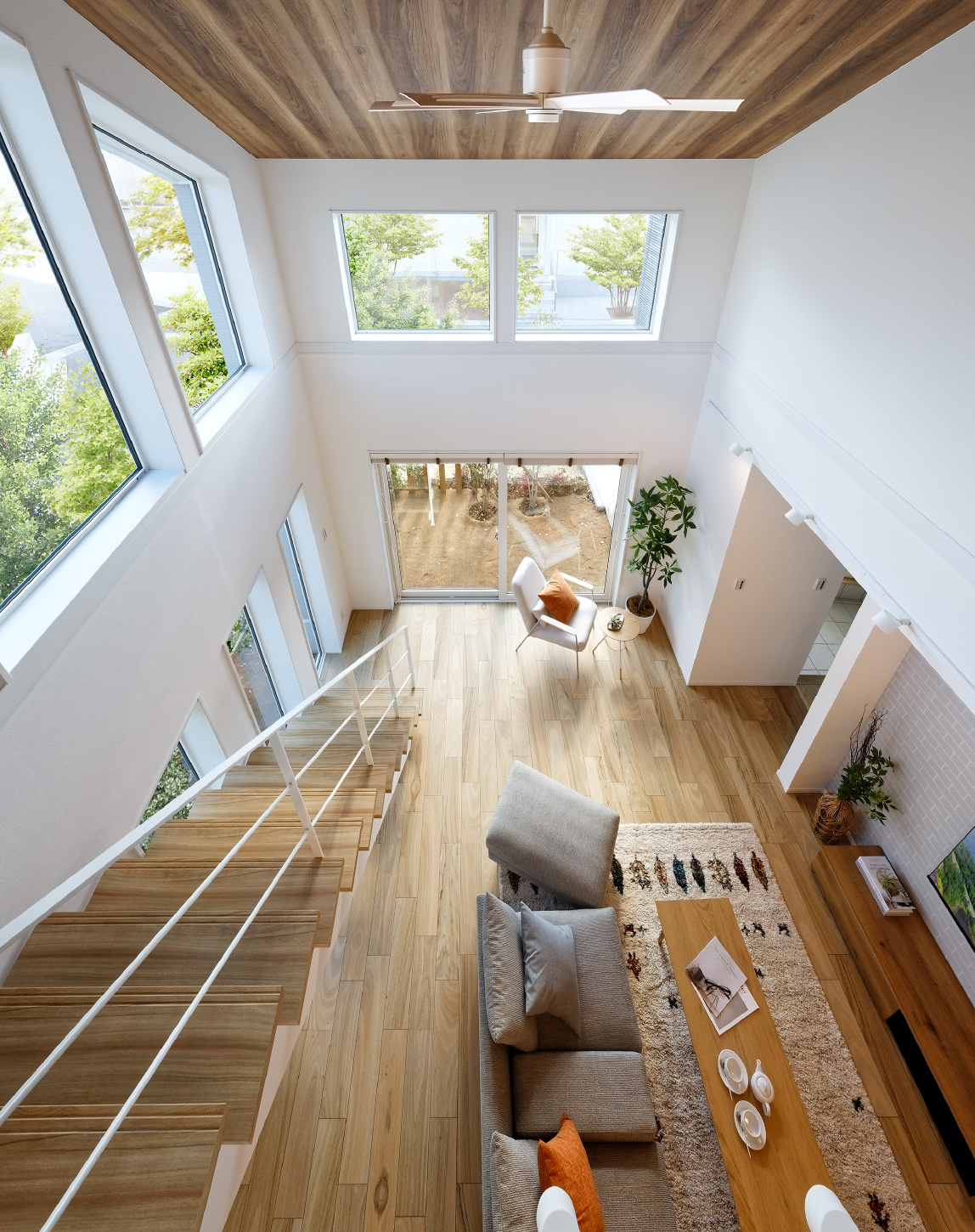 南向きの明るい吹き抜けリビング